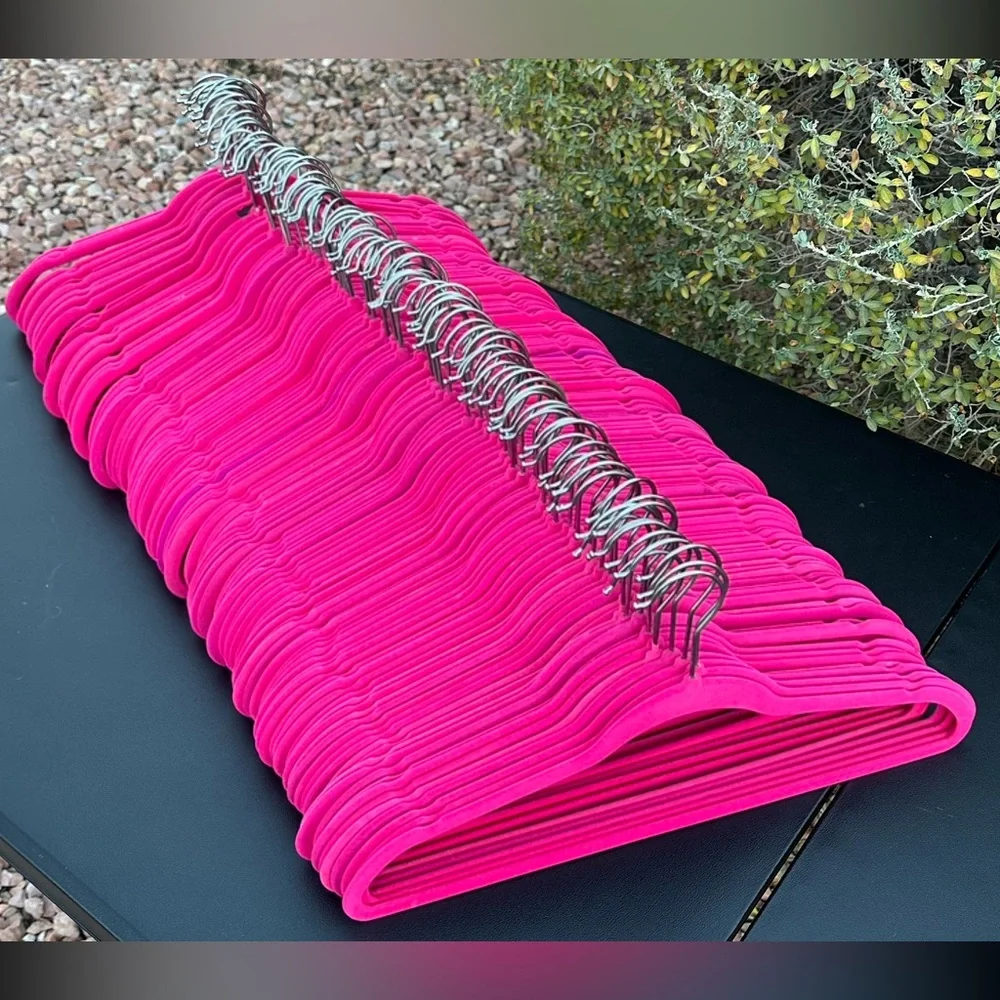 Velvet heavy duty Hangers set of 114 count, used in good condition.